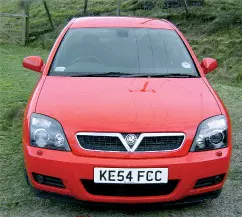 a picture of the vauxhall vectra from the front